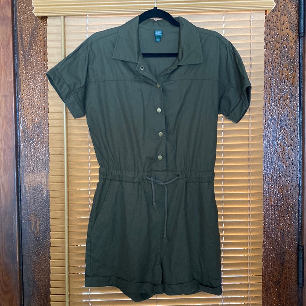 Green button down romper - Picture 1 of 6